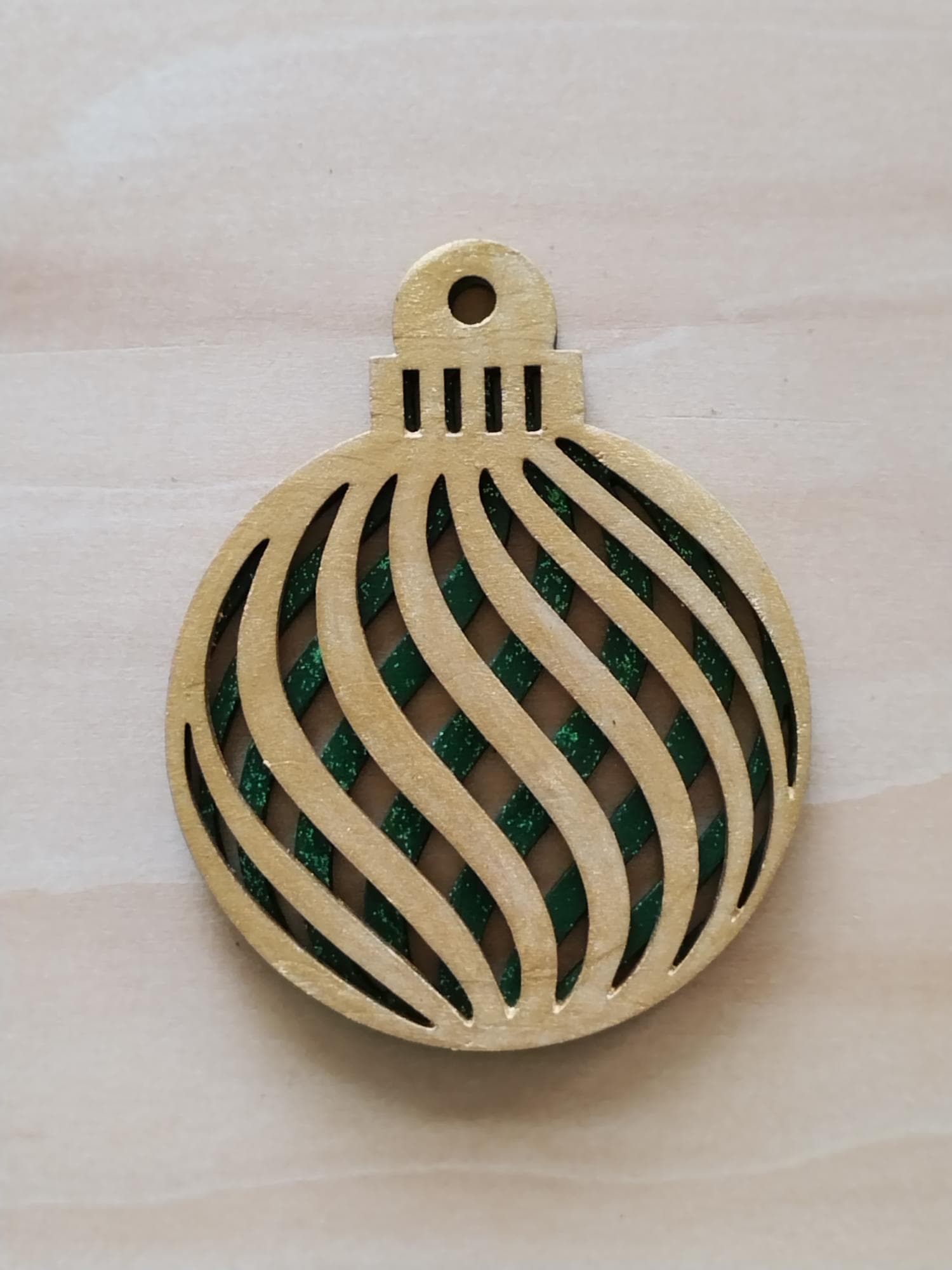 Boule de Noël - Spirales croisées ondulées