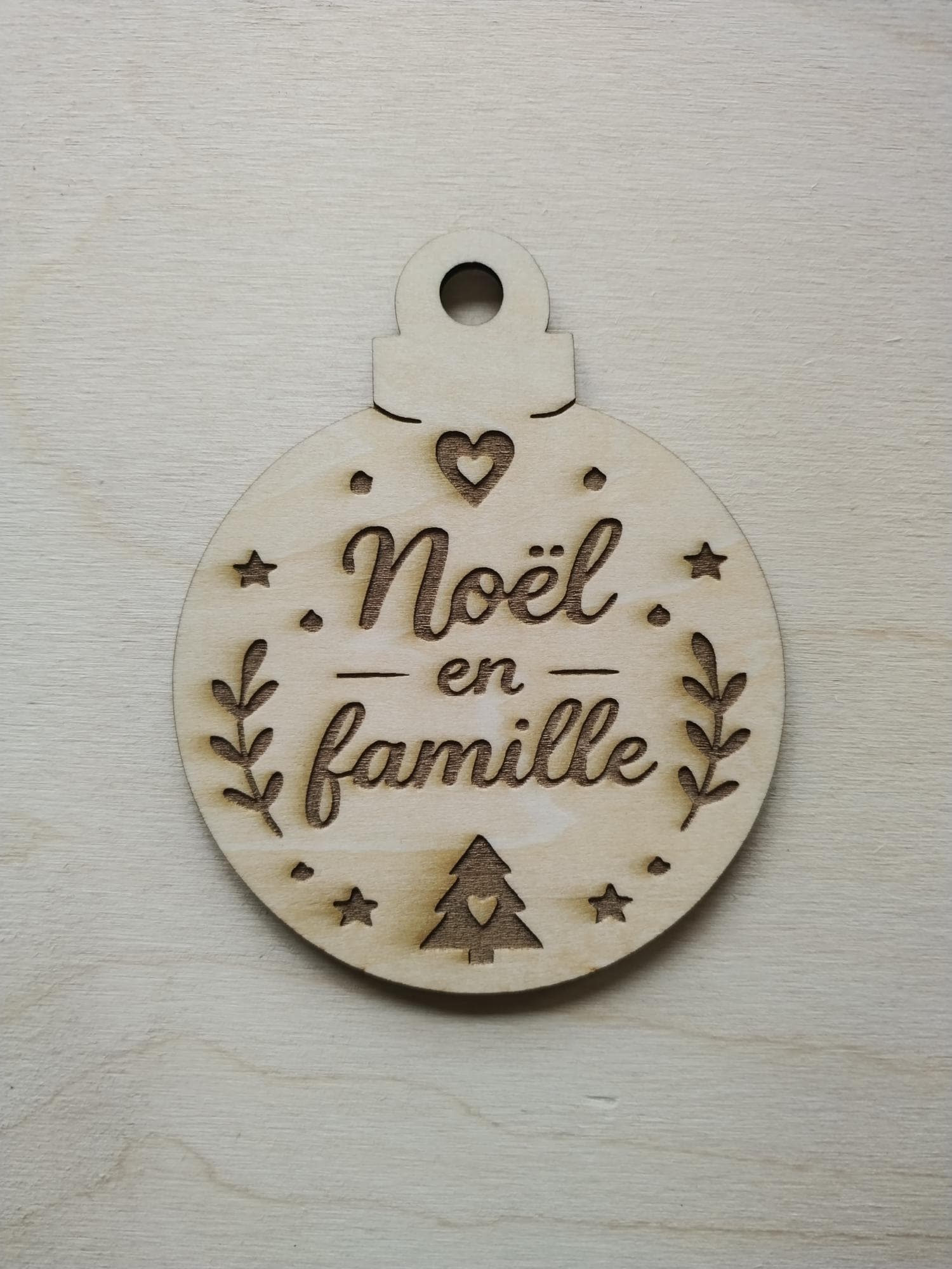 Boule de Noël Typo-classique – Noël en famille